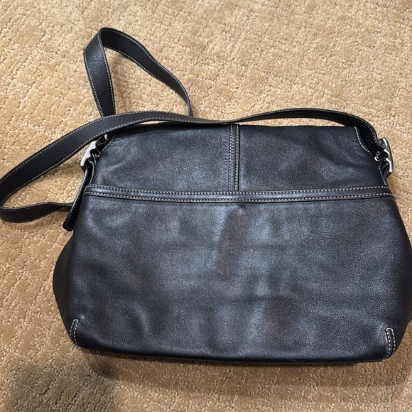 Coach Hamptons Black Leather Crossbody - Picture 3 of 6